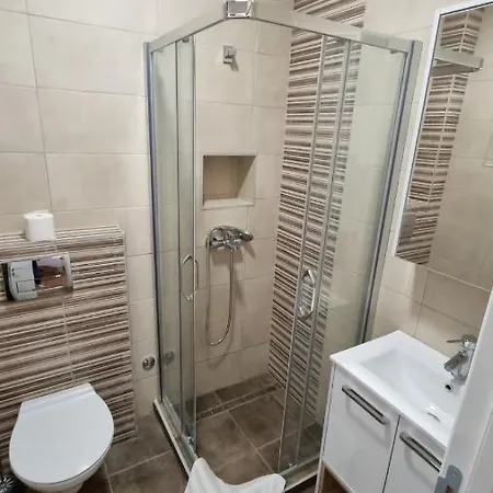 Near Waterfront Apartment *