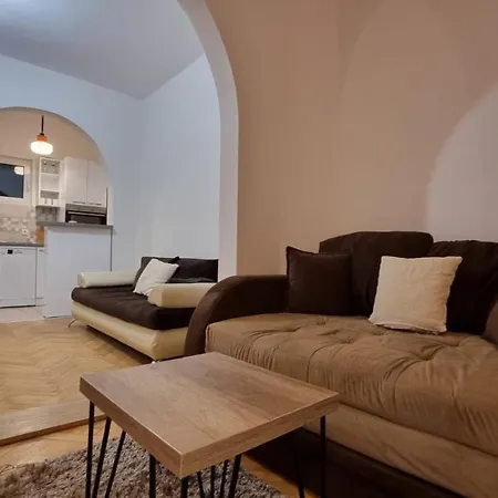 Near Waterfront شقة