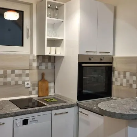 Apartment Near Waterfront *