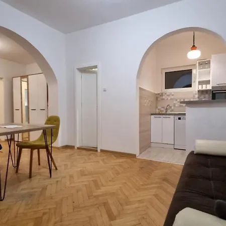 Apartment Near Waterfront *