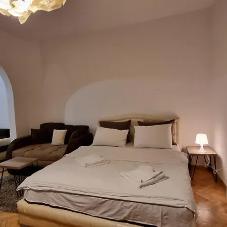 Near Waterfront Apartment *